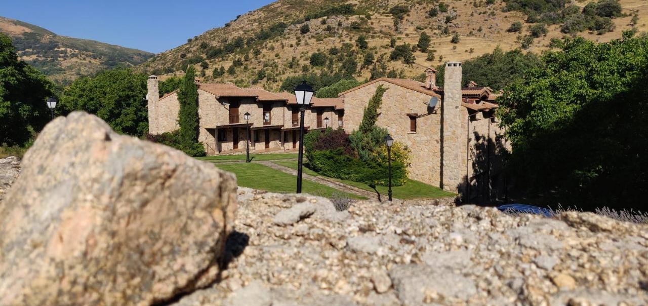 Hotel Ribera Del Corneja Navacepedilla de Corneja Bagian luar foto